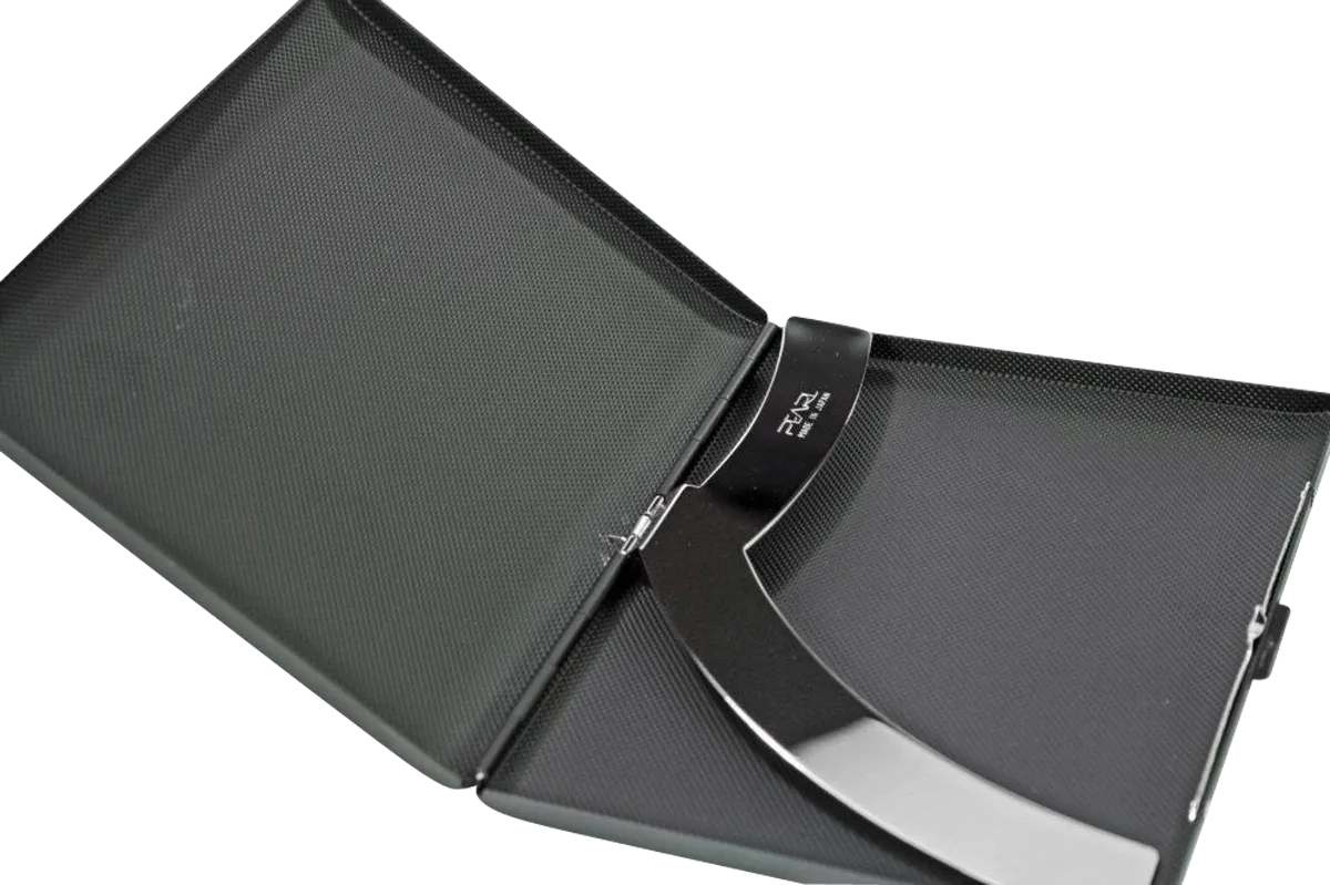 Pearl Zigarettenetui schwarz offen liegend