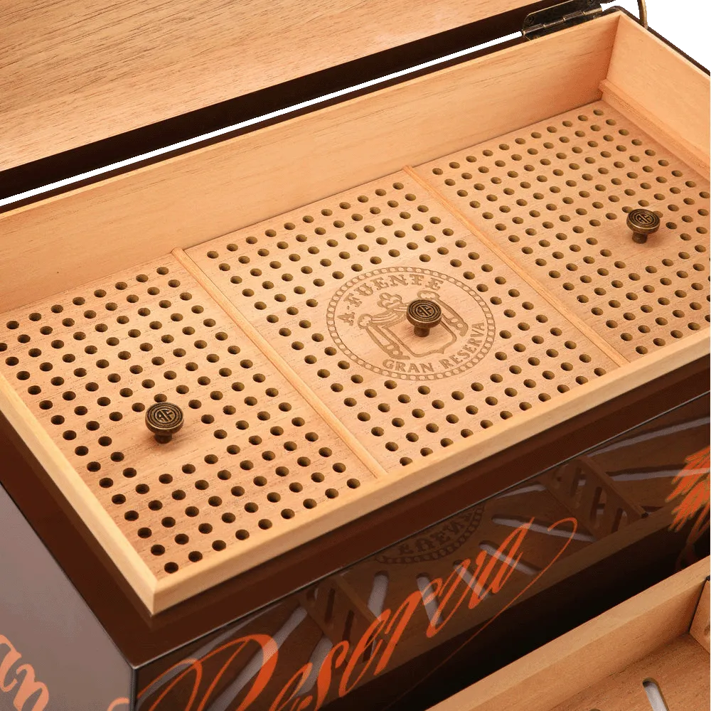 Fuente Humidor offen obere Ablage